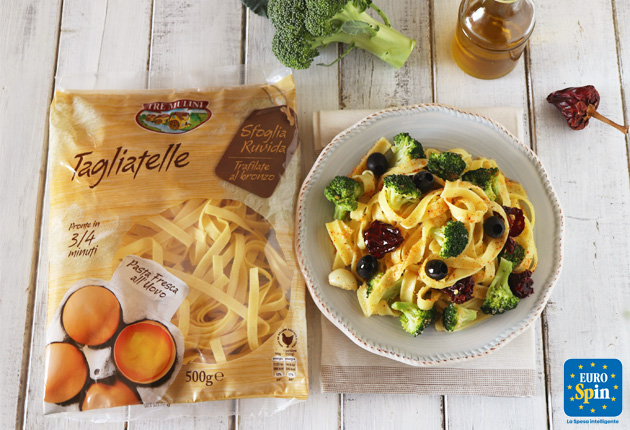 Tagliatelle con Broccoli Peperoni cruschi e Olive