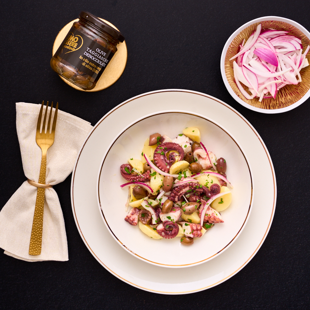 Insalata tiepida di patate, olive, cipolla di Tropea in agro e polpo