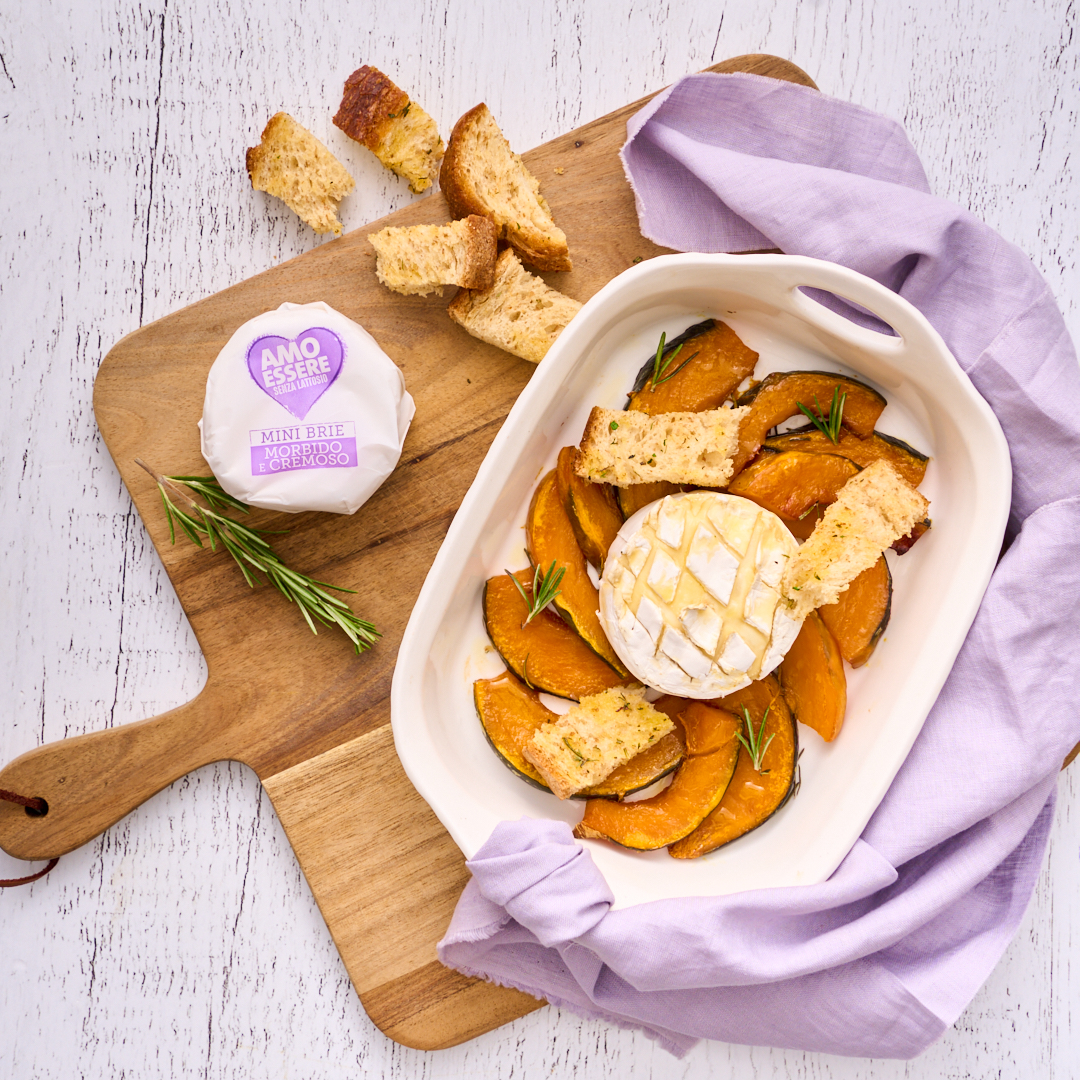 Brie senza lattosio al forno con zucca e crostini alle erbe