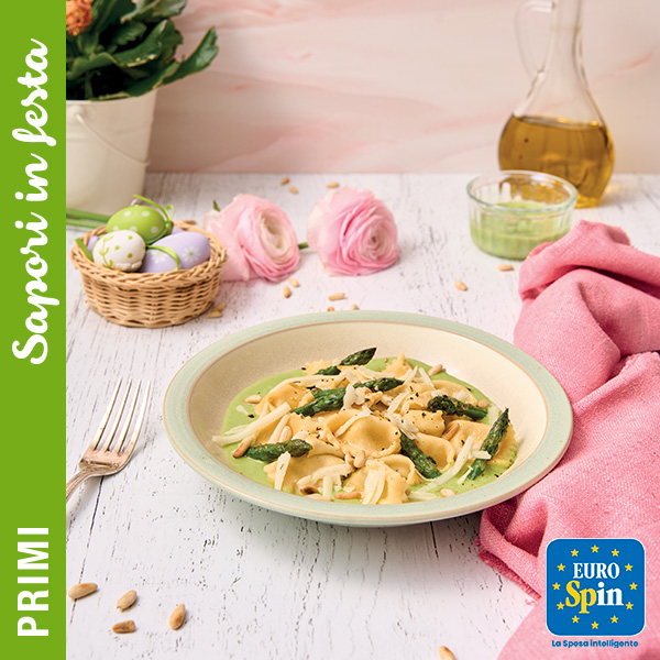 Ravioli del plin su crema di asparagi e scaglie di Pecorino